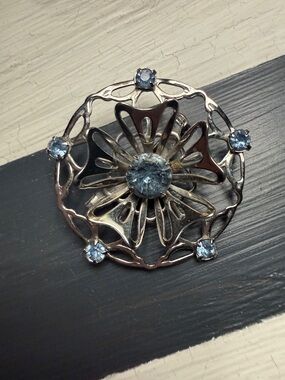 Vintage Blue Crystal Filigree Floral Brooch - Unbranded